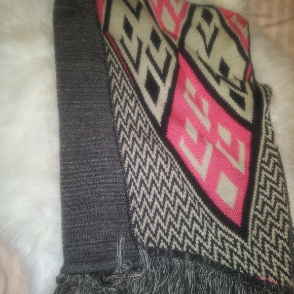 Fridge Shawl/ Poncho - Picture 3 of 4